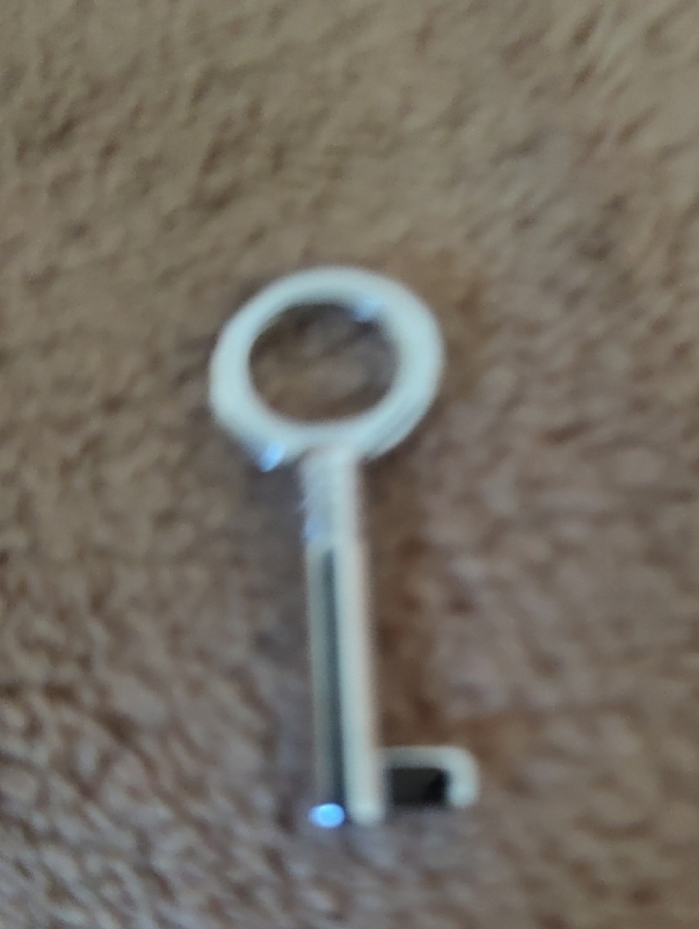CHANEL Silver Heart Padlock & Key – La Collection – Rare – EUC - Picture 7 of 10